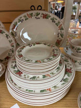 Load image into Gallery viewer, Wedgwood Fruit Ceramic White Print Dinnerware set