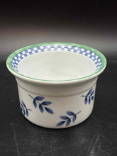 Load image into Gallery viewer, Villeroy &amp; Boch 4 Piece Round Leaf Blue Print Bakeware
