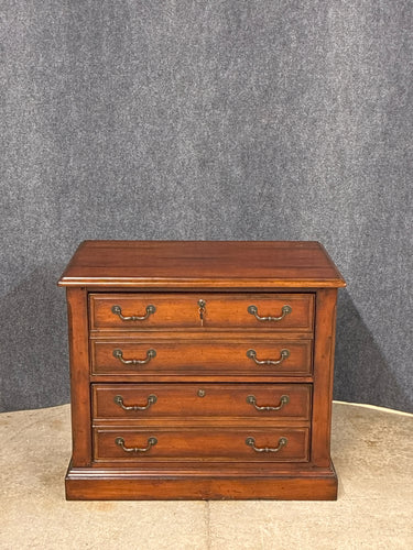 Hooker Furniture Traditional 2-Drawer Lateral File Cabinet
