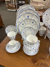 Load image into Gallery viewer, Aynsley White Dinnerware set