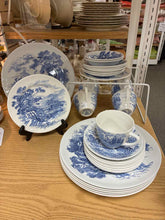 Load image into Gallery viewer, Wedgwood Dinnerware set