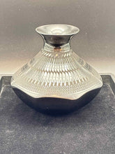 Load image into Gallery viewer, Vase
