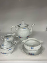 Load image into Gallery viewer, Platinum Trim Floral Porcelain White Dinnerware set