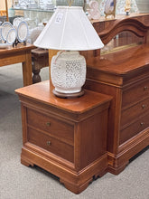 Load image into Gallery viewer, Thomasville Impressions Cherry 2-Drawer Nightstand