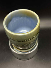 Load image into Gallery viewer, Wade Pottery Shamrock Planter/Urn