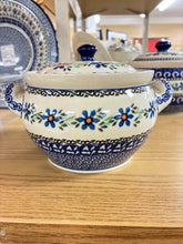 Load image into Gallery viewer, Pottery 2 Piece Round Floral Blue Print Bakeware