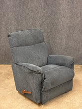 Load image into Gallery viewer, La-Z-Boy "Jay" Recliner