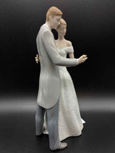 Load image into Gallery viewer, Lladro Figurine