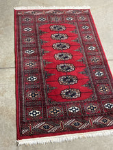 Load image into Gallery viewer, Traditional Bokhara Design Accent Rug