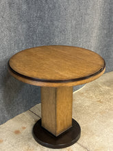 Load image into Gallery viewer, Henredon Furniture Industries Pedestal Accent Table