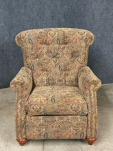 Load image into Gallery viewer, La-Z-Boy Classics Traditional Tufted Recliner