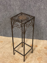 Load image into Gallery viewer, Plant Stand