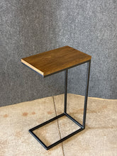 Load image into Gallery viewer, Metal Base Accent Table