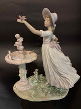 Load image into Gallery viewer, Lladro Figurine