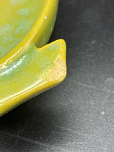 Load image into Gallery viewer, Roseville Floral Pottery 4 Piece Plates