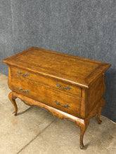 Load image into Gallery viewer, Minton Spidell Dutch Bombe Chest