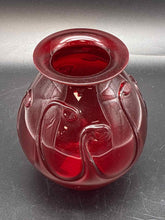 Load image into Gallery viewer, Ruby Vase