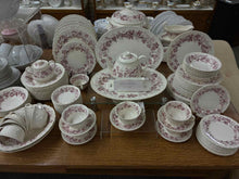 Load image into Gallery viewer, Wedgwood Dinnerware set