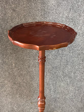 Load image into Gallery viewer, Mahogany Pedestal Plant Stand