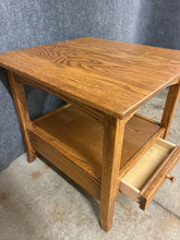 Load image into Gallery viewer, Chiltons Red Oak Side Table With Drawer