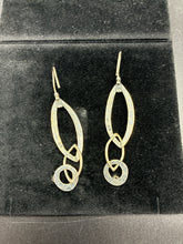 Load image into Gallery viewer, 2 Piece Silpada Sterling Silver Pierced Earrings