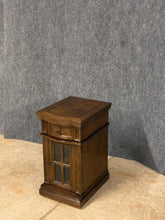 Load image into Gallery viewer, Traditional Narrow Side Table With Storage