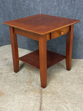 Load image into Gallery viewer, Traditional One-Drawer End Table