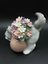 Load image into Gallery viewer, Lladro Figurine