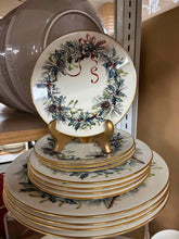Load image into Gallery viewer, Lenox Winter Greetings 12 Piece Plates