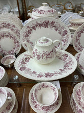 Load image into Gallery viewer, Wedgwood Dinnerware set
