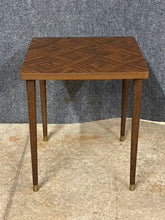 Load image into Gallery viewer, Dark Wood End Table