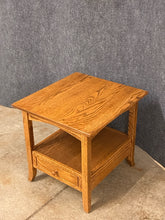 Load image into Gallery viewer, Chiltons Red Oak Side Table With Drawer