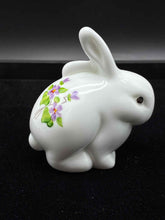 Load image into Gallery viewer, Fenton Glass Vintage Iridescent White 1 Piece Figurine