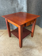 Load image into Gallery viewer, Traditional One-Drawer End Table