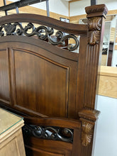 Load image into Gallery viewer, *NEW-OPEN BOX* Bison Commerce Wooden Queen Bed