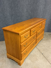Load image into Gallery viewer, Traditional Oak 7-Drawer Dresser