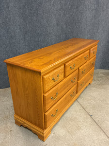 Traditional Oak 7-Drawer Dresser