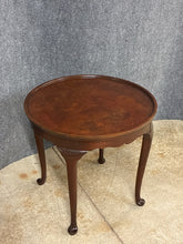 Load image into Gallery viewer, Hekman Side Table