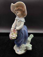 Load image into Gallery viewer, Lladro Porcelain Multi-Color 1 Piece Figurine