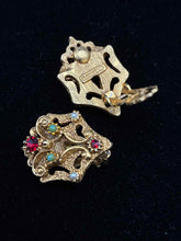 Load image into Gallery viewer, 2 Piece Filigree Rhinestone Clip Goldtone Jewelry set