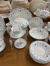 Load image into Gallery viewer, Aynsley White Dinnerware set