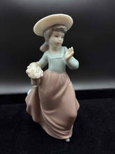 Load image into Gallery viewer, Lladro Porcelain Multi-Color 1 Piece Figurine