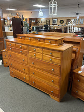 Load image into Gallery viewer, Country Woods Dresser