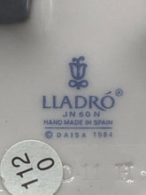 Load image into Gallery viewer, Lladro Figurine