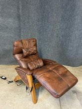 Load image into Gallery viewer, Svago ZGR Zero Gravity Power Recliner with Massage &amp; Heat