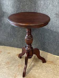 Mahogany Fluted Pedestal Accent Table