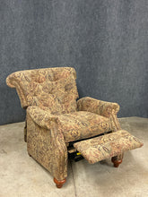 Load image into Gallery viewer, La-Z-Boy Classics Traditional Tufted Recliner