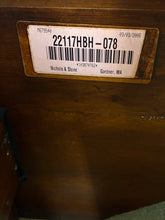 Load image into Gallery viewer, Nichols &amp; Stone Solid Wood Queen Sleigh Bed