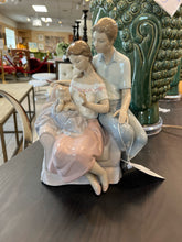 Load image into Gallery viewer, Lladro Porcelain Figurine