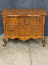 Load image into Gallery viewer, Oak 3-Drawer Chest